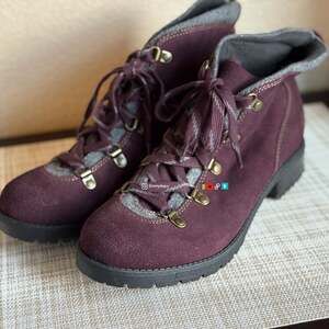 Clarks Faralyn Alpha Purple Suede Lace Up Lug Sole Ankle Booties